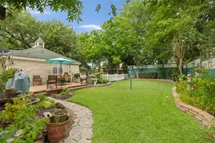 916 E James St, Baytown, TX 77520 - Photo 35