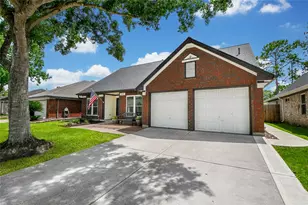 16022 Surrey Woods Dr, Friendswood, TX 77546 - Photo 3