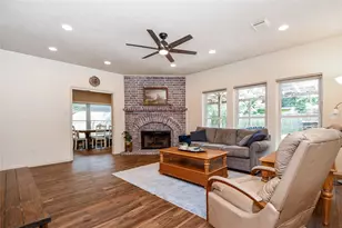 16022 Surrey Woods Dr, Friendswood, TX 77546 - Photo 13