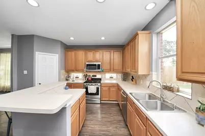 3013 Rockdale Court, Dickinson, TX 77539 - Photo 9