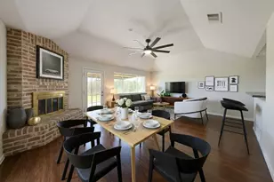 1325 Canyon Springs Dr, La Porte, TX 77571 - Photo 3