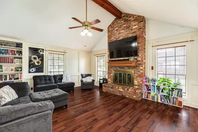 107 Mistletoe Street, Lake Jackson, TX 77566 - Photo 7