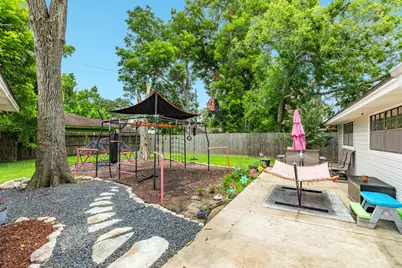 107 Mistletoe Street, Lake Jackson, TX 77566 - Photo 23