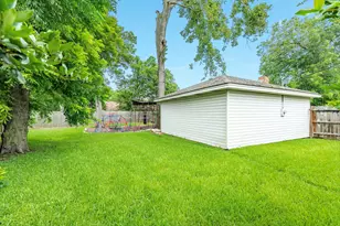 107 Mistletoe St, Lake Jackson, TX 77566 - Photo 25
