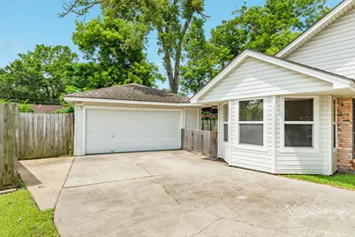 107 Mistletoe Street, Lake Jackson, TX 77566 - Photo 21