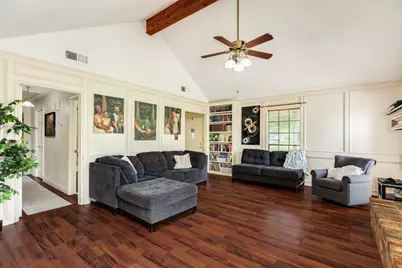 107 Mistletoe Street, Lake Jackson, TX 77566 - Photo 5