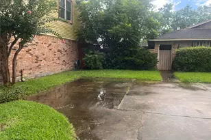 9610 Bob White Dr, Houston, TX 77096 - Photo 3