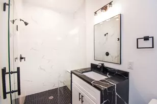 5615 Val Verde St, Houston, TX 77057 - Photo 9