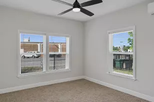 7928 Elvera St, Houston, TX 77012 - Photo 15