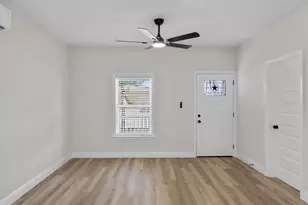 7928 Elvera St, Houston, TX 77012 - Photo 3