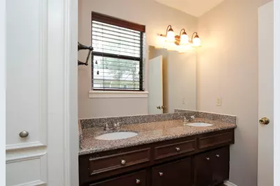 1 Greeningdon Street, The Woodlands, TX 77381 - Photo 9