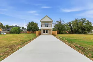 421 S Nugent St, La Porte, TX 77571 - Photo 3