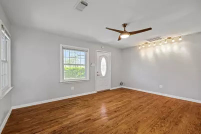 201 Huisache Street, Lake Jackson, TX 77566 - Photo 5