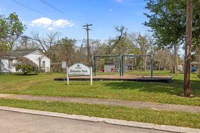 201 Huisache Street, Lake Jackson, TX 77566 - Photo 25