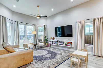 2008 Common Street, Houston, TX 77009 - Photo 9