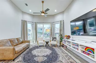 2008 Common St, Houston, TX 77009 - Photo 11
