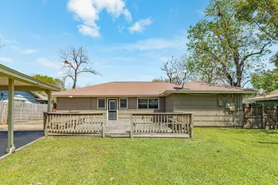 120 Palm Lane, Lake Jackson, TX 77566 - Photo 9