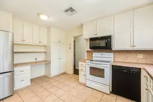 120 Palm Ln, Lake Jackson, TX 77566 - Photo 17