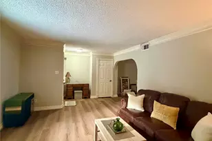 8299 Kingsbrook Rd, Houston, TX 77024 - Photo 3