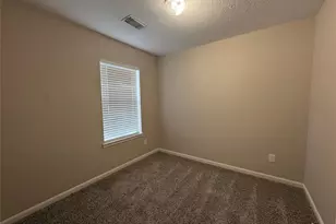 5525 N Buffalo Cir, Willis, TX 77378 - Photo 13