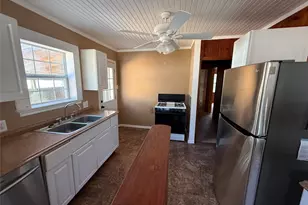 904 11th St, Texas City, TX 77590 - Photo 9