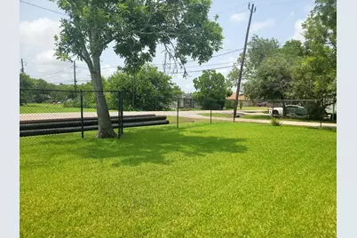 220 N Avenue B, Freeport, TX 77541 - Photo 7