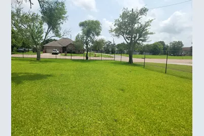 220 N Avenue B, Freeport, TX 77541 - Photo 5