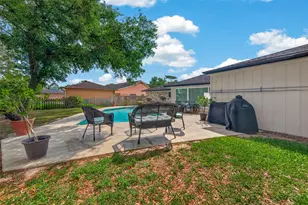 306 W Castle Harbour Dr, Friendswood, TX 77546 - Photo 45