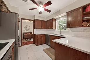 306 W Castle Harbour Dr, Friendswood, TX 77546 - Photo 21