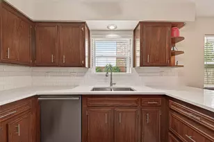 306 W Castle Harbour Dr, Friendswood, TX 77546 - Photo 23