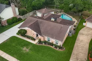 306 W Castle Harbour Dr, Friendswood, TX 77546 - Photo 49