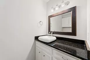 548 Westcross St, Houston, TX 77018 - Photo 9