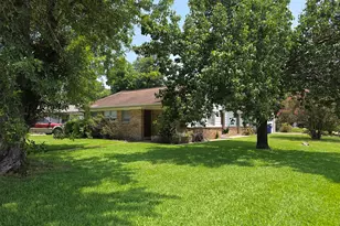 31 14th Ave N, Texas City, TX 77590 - Photo 1