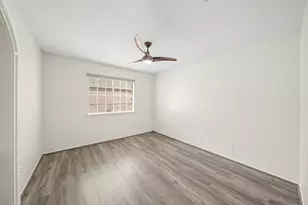 2727 N Peach Hollow Cir, Pearland, TX 77584 - Photo 9