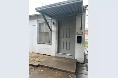 708 J #Rear, Galveston, TX 77550 - Photo 1