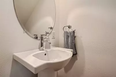 4916 McKinney Street, Houston, TX 77023 - Photo 11