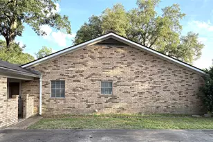 677 N Fowlkes St, Sealy, TX 77474 - Photo 19