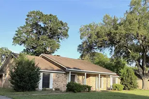 677 N Fowlkes St, Sealy, TX 77474 - Photo 9