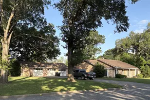 677 N Fowlkes St, Sealy, TX 77474 - Photo 3