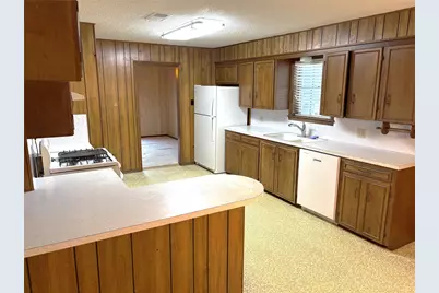 677 N Fowlkes Street, Sealy, TX 77474 - Photo 11