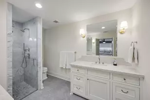 10011 Burgoyne Rd, Houston, TX 77042 - Photo 9