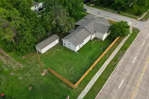 536 Stimpson St, Baytown, TX 77520 - Photo 3
