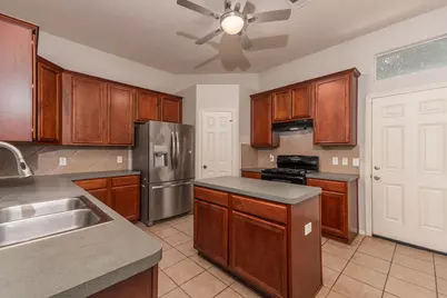 32015 Sue Lane, Pinehurst, TX 77362 - Photo 9