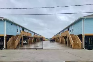 915 24th St, Dickinson, TX 77539 - Photo 1