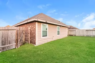 906 Ember Wood Ct, La Marque, TX 77568 - Photo 3