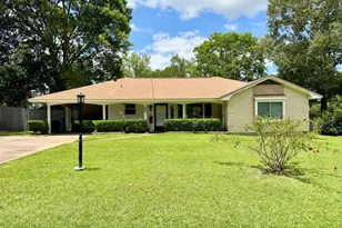 208 Robinhood Cir, Crockett, TX 75835 - Photo 1