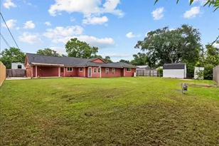 635 Meadowlawn St, La Porte, TX 77571 - Photo 33