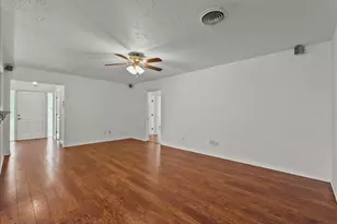 635 Meadowlawn St, La Porte, TX 77571 - Photo 15