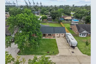 635 Meadowlawn St, La Porte, TX 77571 - Photo 3