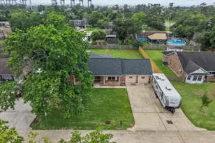 635 Meadowlawn St, La Porte, TX 77571 - Photo 3